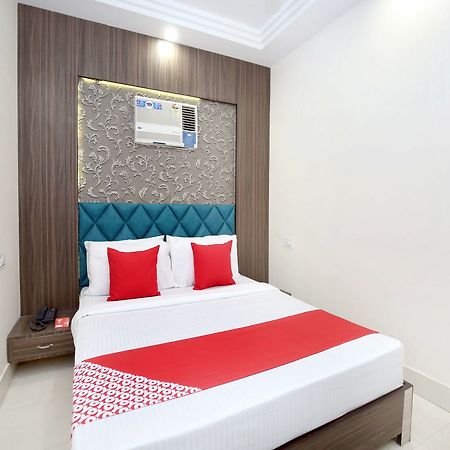 Oyo 12354 Hotel Sangreela Амритсар Екстериор снимка