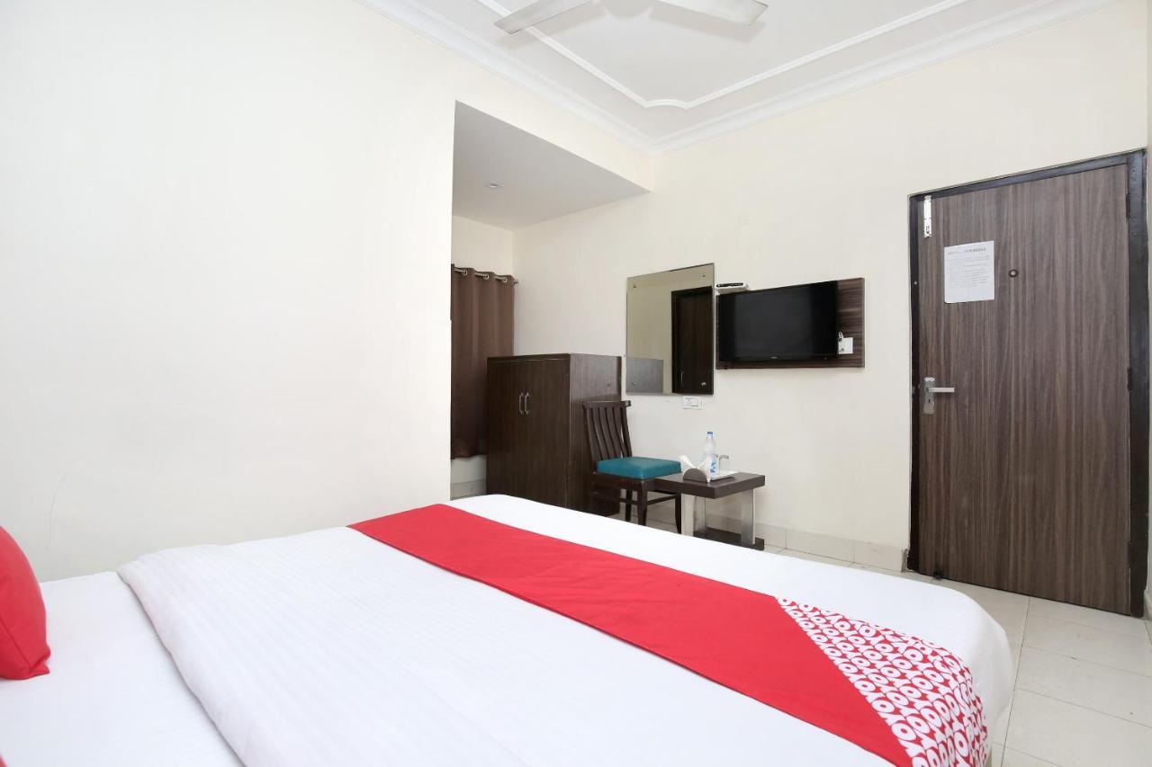 Oyo 12354 Hotel Sangreela Амритсар Екстериор снимка