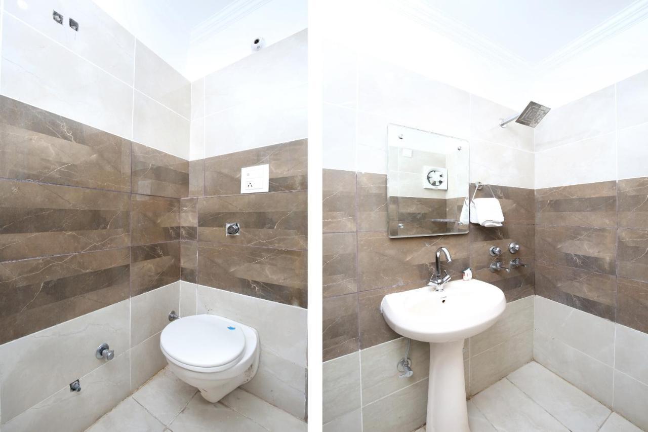 Oyo 12354 Hotel Sangreela Амритсар Екстериор снимка