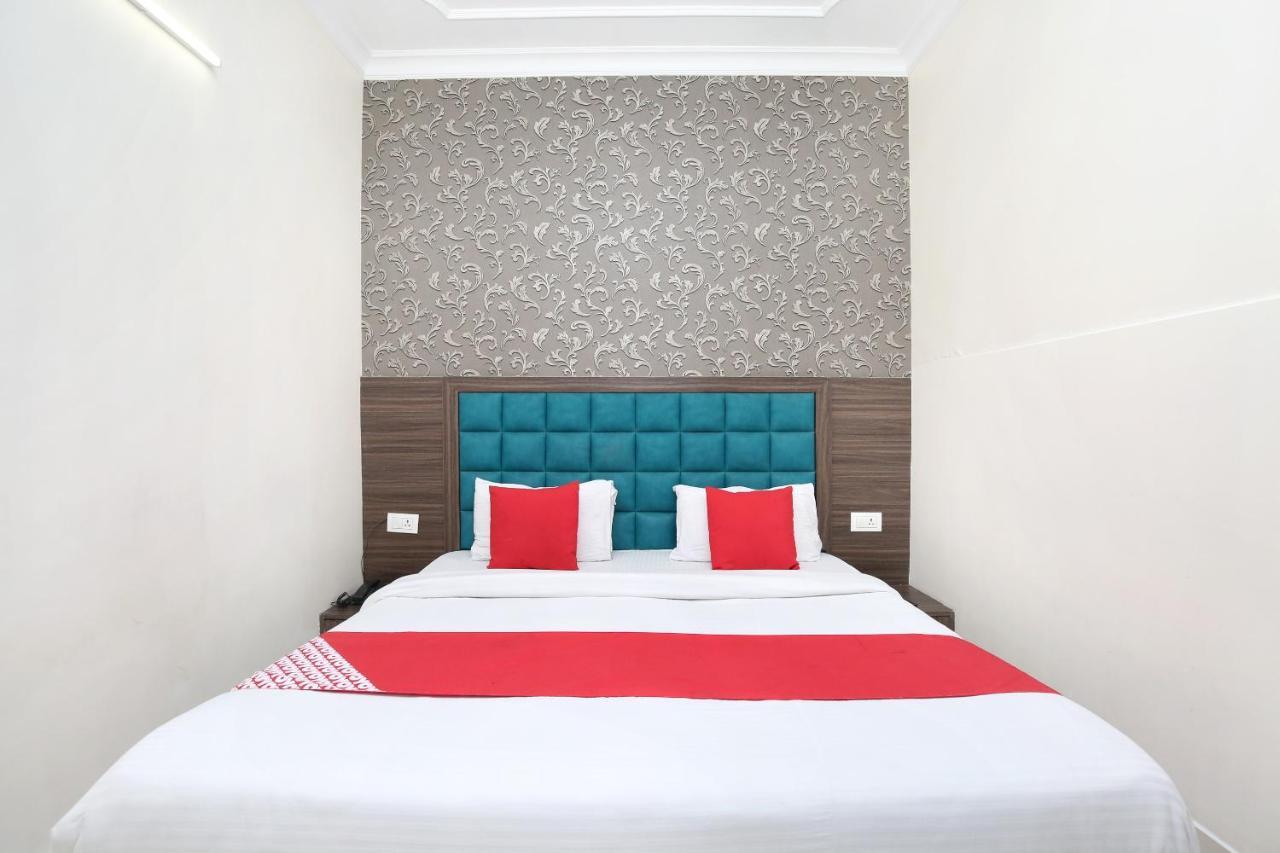 Oyo 12354 Hotel Sangreela Амритсар Екстериор снимка