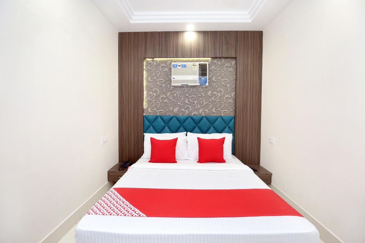 Oyo 12354 Hotel Sangreela Амритсар Екстериор снимка