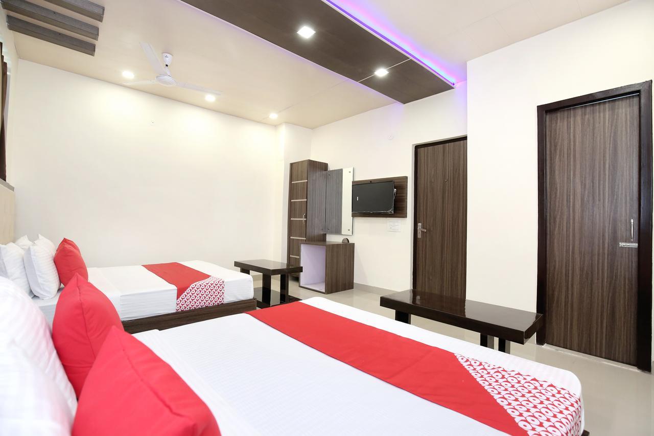 Oyo 12354 Hotel Sangreela Амритсар Екстериор снимка