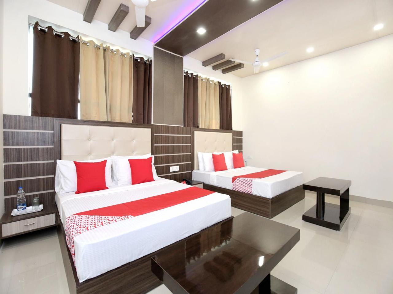 Oyo 12354 Hotel Sangreela Амритсар Екстериор снимка
