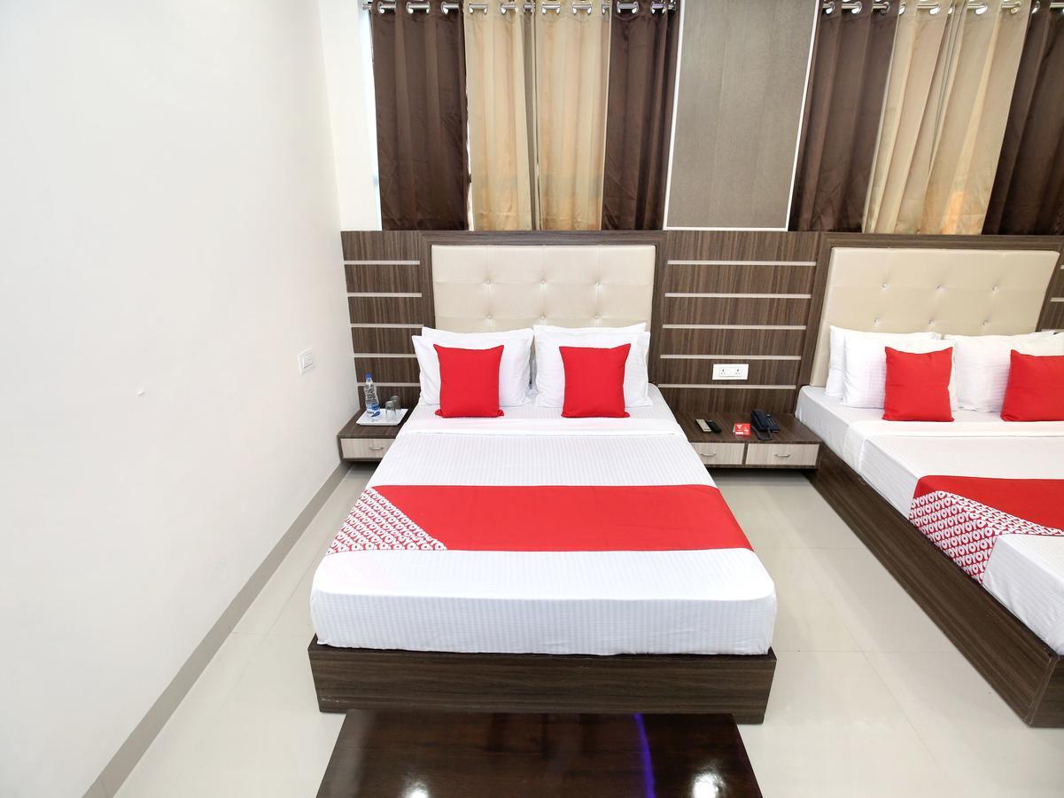 Oyo 12354 Hotel Sangreela Амритсар Екстериор снимка
