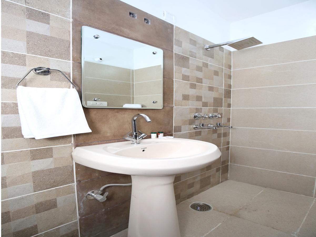 Oyo 12354 Hotel Sangreela Амритсар Екстериор снимка