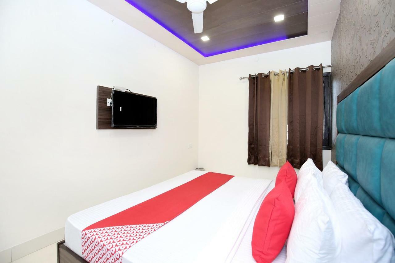 Oyo 12354 Hotel Sangreela Амритсар Екстериор снимка