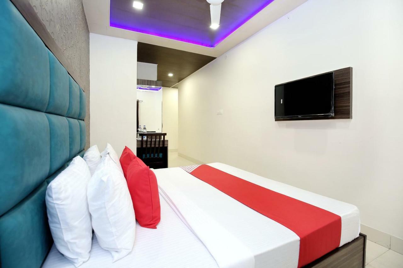 Oyo 12354 Hotel Sangreela Амритсар Екстериор снимка