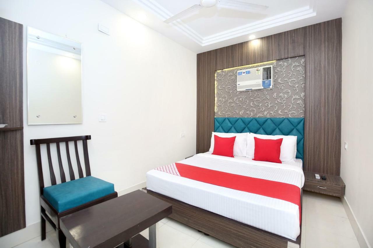 Oyo 12354 Hotel Sangreela Амритсар Екстериор снимка